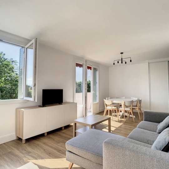  Annonces OULLINS : Appartement | LYON (69005) | 81 m2 | 1 450 € 